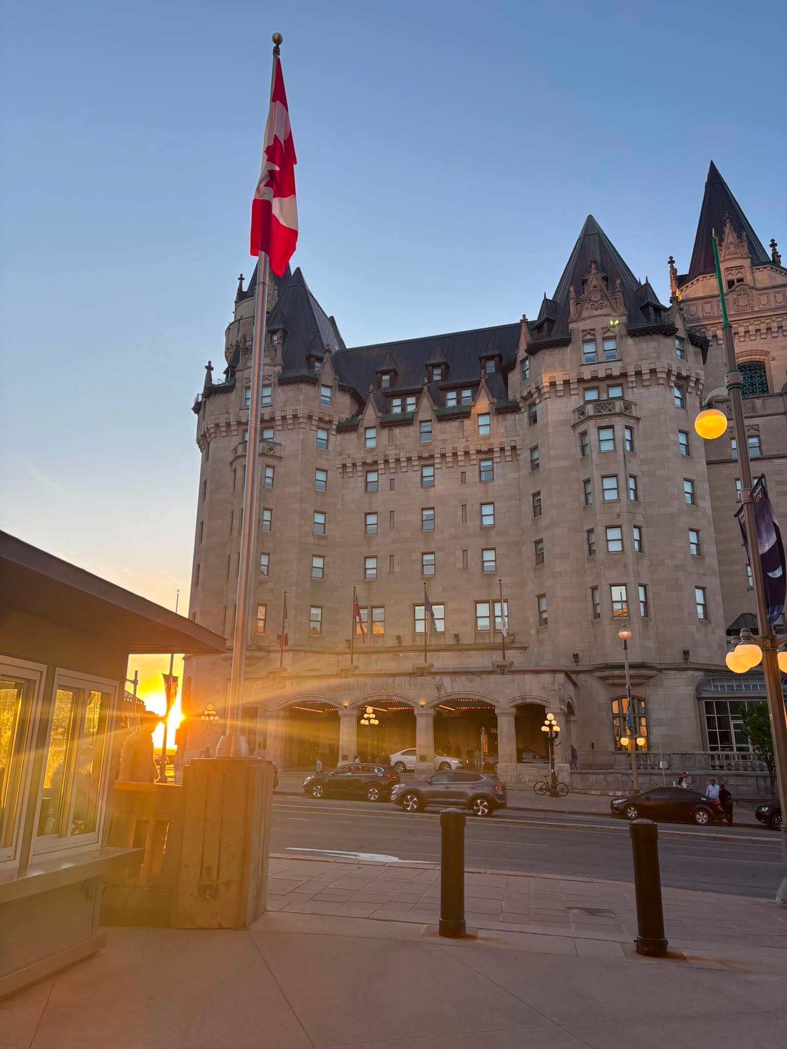 Ottawa au coucher de soleil — Séjour running The Run Away 2026 Vue du centre-ville d'Ottawa au coucher de soleil lors du séjour running The Run Away, mai 2026